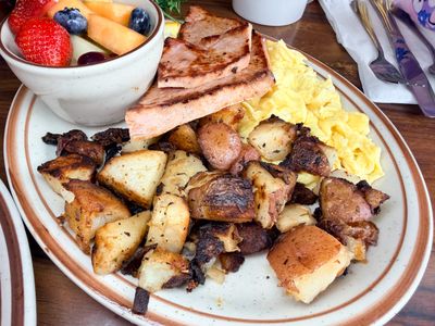 Linda's Seabreeze Café 4